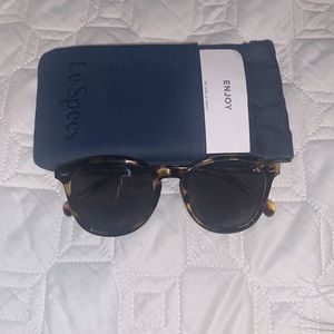 Le specs women’s sunglasses worn once